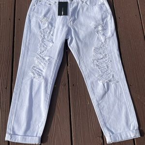 White jeans by fashion nova, boyfriend, size 5, cropped and ripped. NWT
